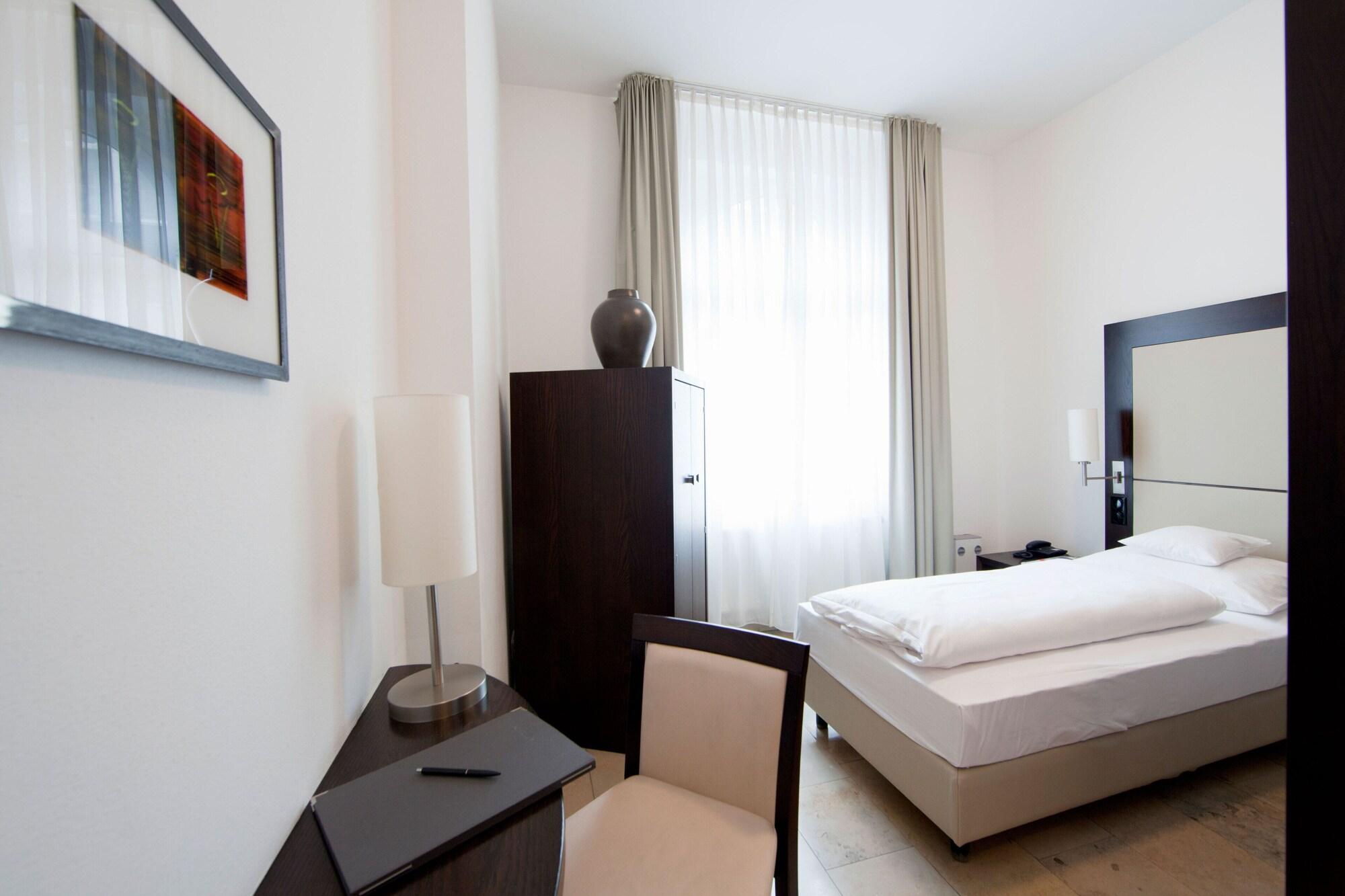 Burns Art Hotel Dusseldorf Luaran gambar