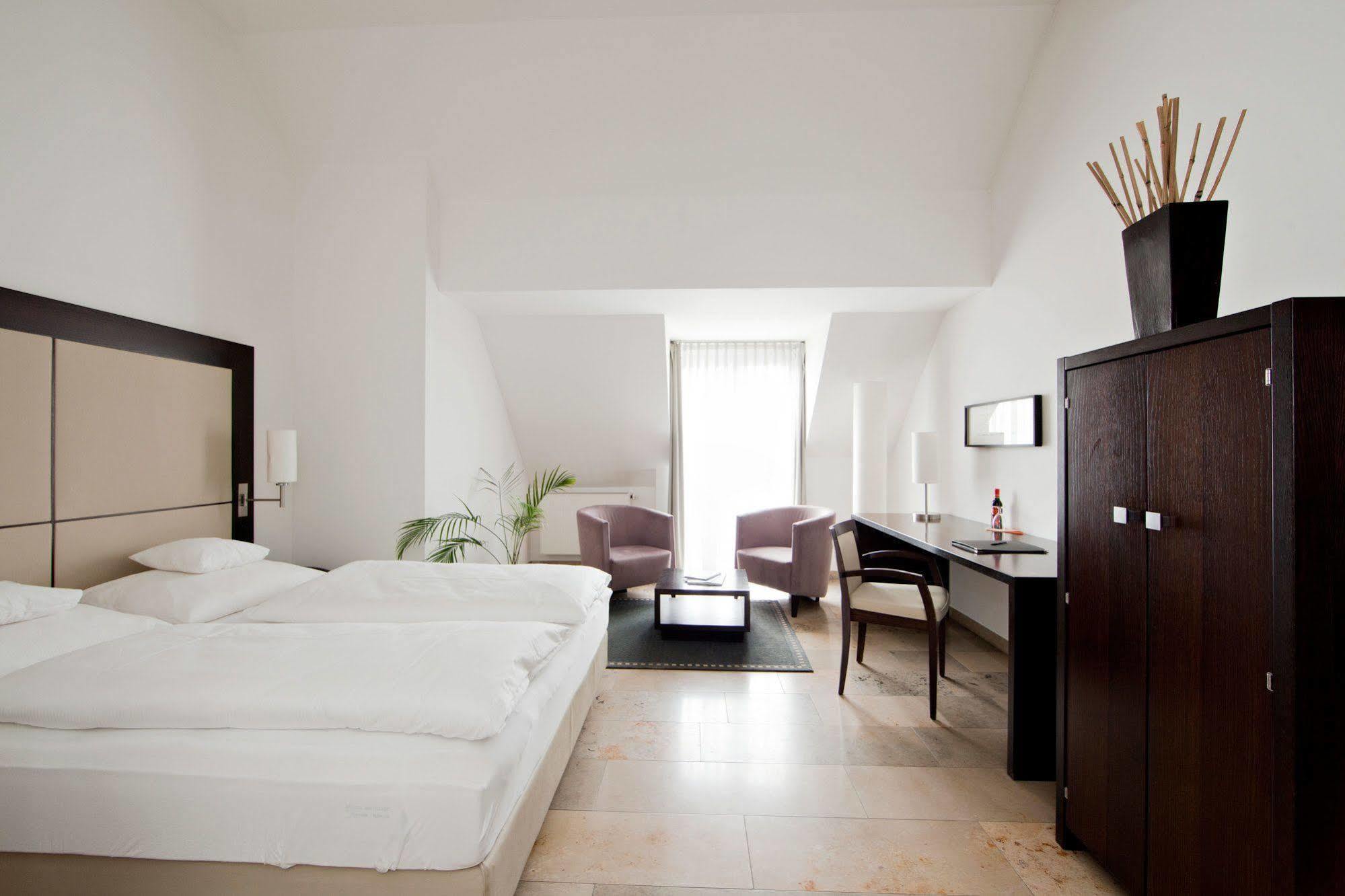 Burns Art Hotel Dusseldorf Bilik gambar